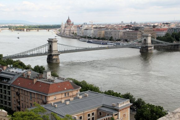 Pont aux Chaines, Parlement