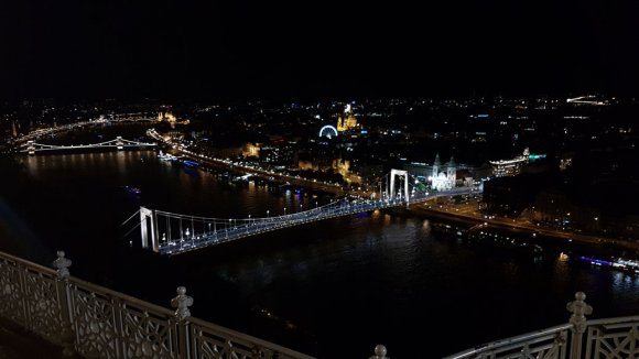 Danube la nuit, vu de la Citadelle