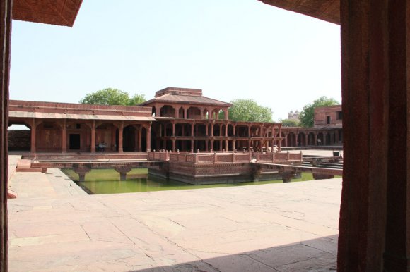 Fatehpur-Sikri - Anup Talao et Diwan Khana i Khas vu du pavillon de la sultane turque