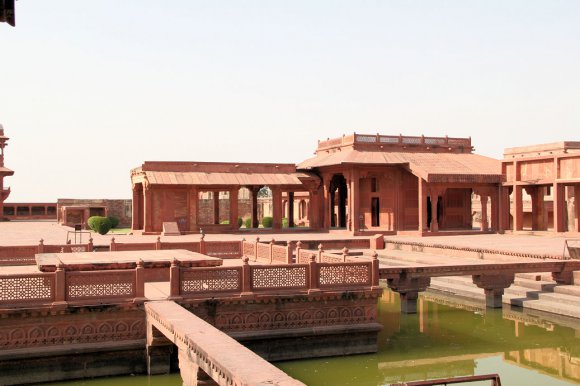 Fatehpur-Sikri - Anup Talao (bassin) et Pavillon de la sultane turque
