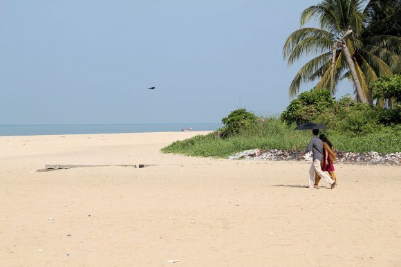 Couple sur la plage au sud de Kochi
