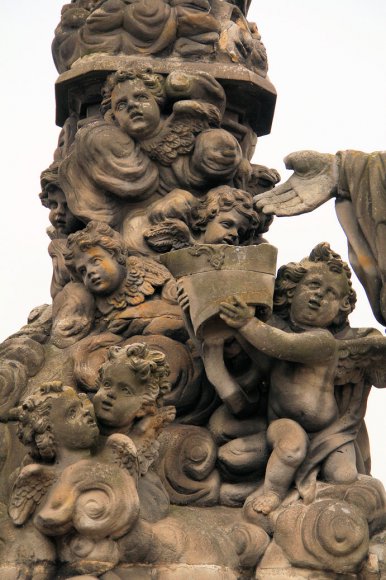 Sculpture sur le Pont Charles