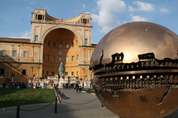 Vatican - Cortile della Pigna