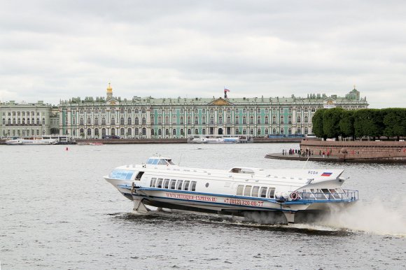 Palais d'Hiver depuis la Strelka