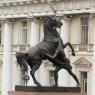 Dompteur de cheval devant le palais Anitchkov